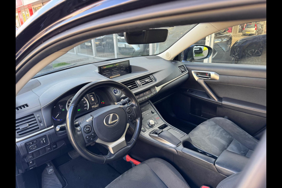 Lexus CT 200h Ultimate Edition | Eerste eigenaar, Schuifdak, Groot scherm, Parkeersensoren, Keyless, Adaptive cruise control, Navigatie,