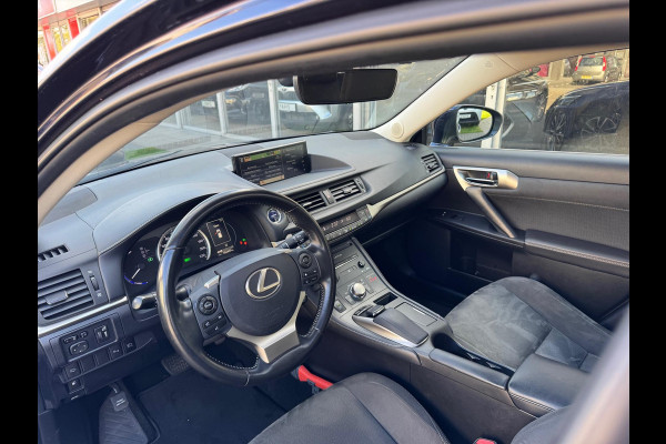 Lexus CT 200h Ultimate Edition | Eerste eigenaar, Schuifdak, Groot scherm, Parkeersensoren, Keyless, Adaptive cruise control, Navigatie,