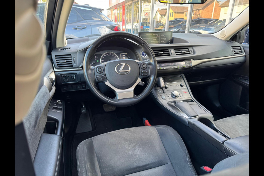 Lexus CT 200h Ultimate Edition | Eerste eigenaar, Schuifdak, Groot scherm, Parkeersensoren, Keyless, Adaptive cruise control, Navigatie,