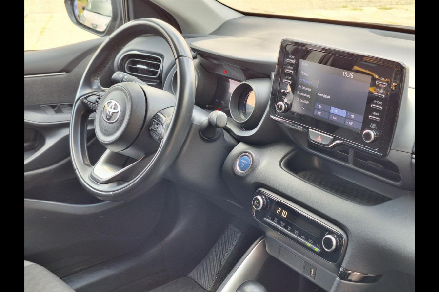Toyota Yaris 1.5 Hybrid Dynamic | Apple CarPlay/Android auto, Lichtmetalen velgen, Keyless, Privacy Glass, LED, Navigatie