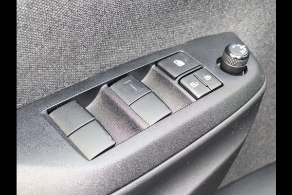 Toyota Yaris 1.5 Hybrid Dynamic | Apple CarPlay/Android auto, Lichtmetalen velgen, Keyless, Privacy Glass, LED, Navigatie