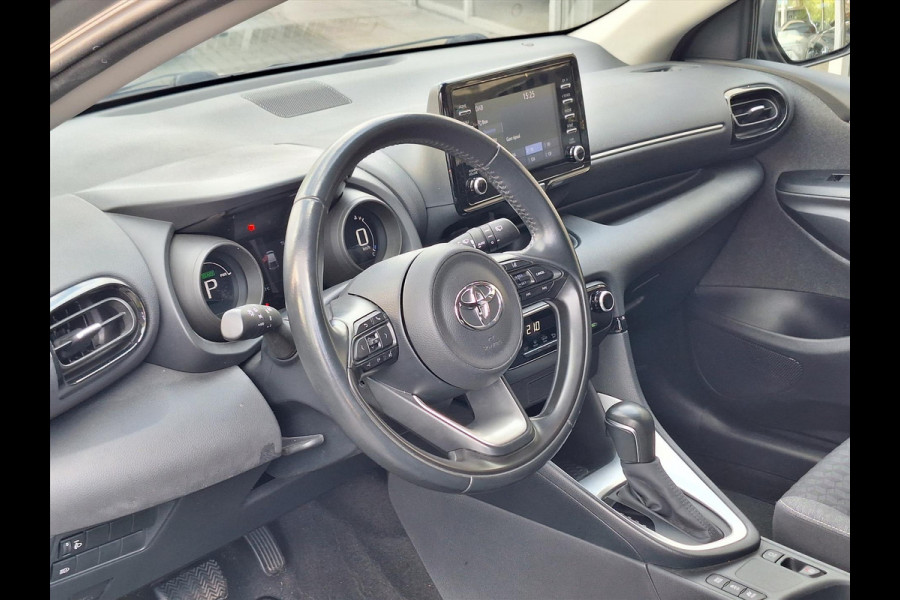 Toyota Yaris 1.5 Hybrid Dynamic | Apple CarPlay/Android auto, Lichtmetalen velgen, Keyless, Privacy Glass, LED, Navigatie