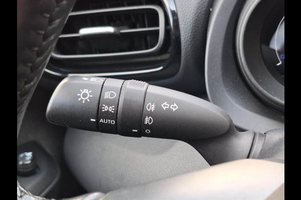 Toyota Yaris 1.5 Hybrid Dynamic | Apple CarPlay/Android auto, Lichtmetalen velgen, Keyless, Privacy Glass, LED, Navigatie
