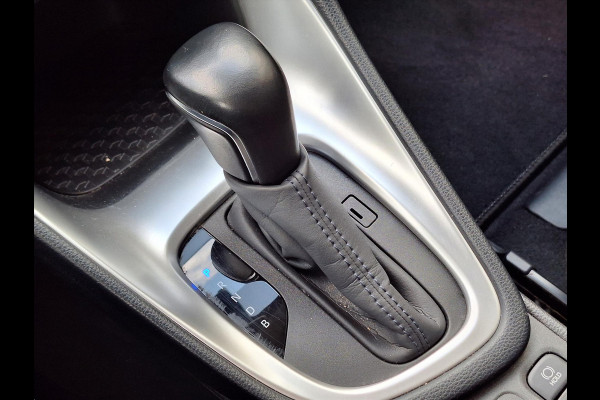 Toyota Yaris 1.5 Hybrid Dynamic | Apple CarPlay/Android auto, Lichtmetalen velgen, Keyless, Privacy Glass, LED, Navigatie