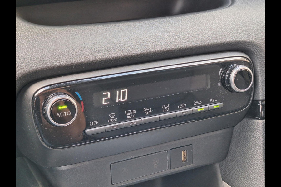 Toyota Yaris 1.5 Hybrid Dynamic | Apple CarPlay/Android auto, Lichtmetalen velgen, Keyless, Privacy Glass, LED, Navigatie