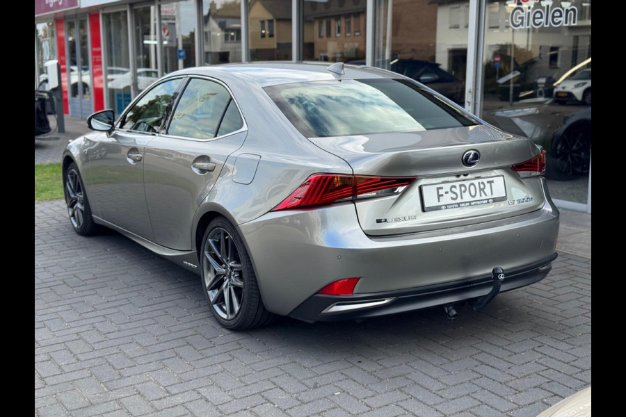 Lexus IS 300h F Sport Line | Schuifdak, Trekhaak, Premium Navigatie, Stoelverwarming, Half leer, Parkeersensoren, Adaptive cruise control