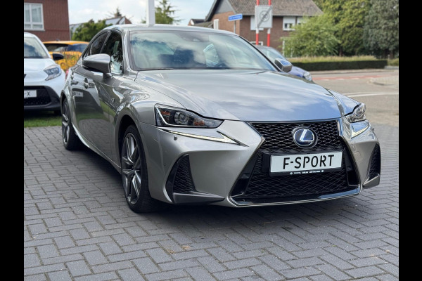 Lexus IS 300h F Sport Line | Schuifdak, Trekhaak, Premium Navigatie, Stoelverwarming, Half leer, Parkeersensoren, Adaptive cruise control
