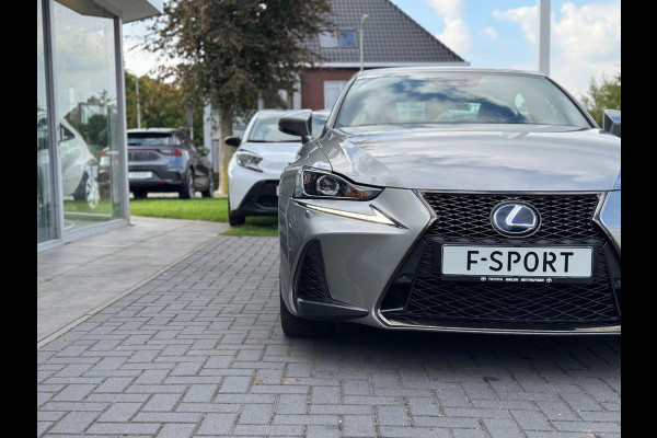 Lexus IS 300h F Sport Line | Schuifdak, Trekhaak, Premium Navigatie, Stoelverwarming, Half leer, Parkeersensoren, Adaptive cruise control