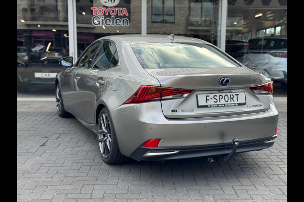 Lexus IS 300h F Sport Line | Schuifdak, Trekhaak, Premium Navigatie, Stoelverwarming, Half leer, Parkeersensoren, Adaptive cruise control
