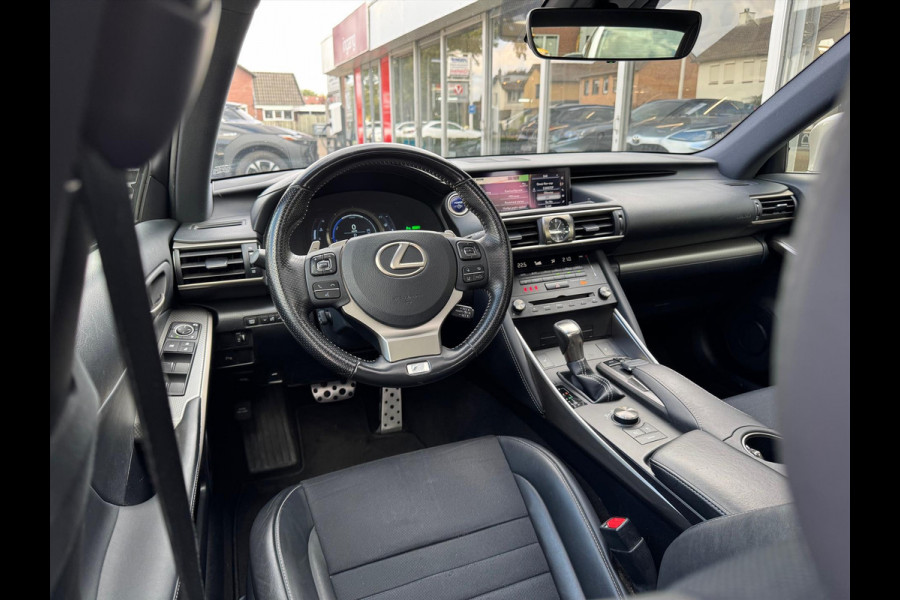Lexus IS 300h F Sport Line | Schuifdak, Trekhaak, Premium Navigatie, Stoelverwarming, Half leer, Parkeersensoren, Adaptive cruise control