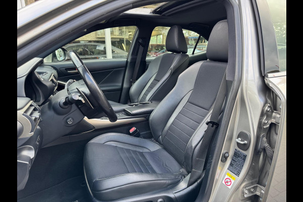 Lexus IS 300h F Sport Line | Schuifdak, Trekhaak, Premium Navigatie, Stoelverwarming, Half leer, Parkeersensoren, Adaptive cruise control