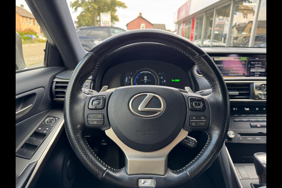 Lexus IS 300h F Sport Line | Schuifdak, Trekhaak, Premium Navigatie, Stoelverwarming, Half leer, Parkeersensoren, Adaptive cruise control