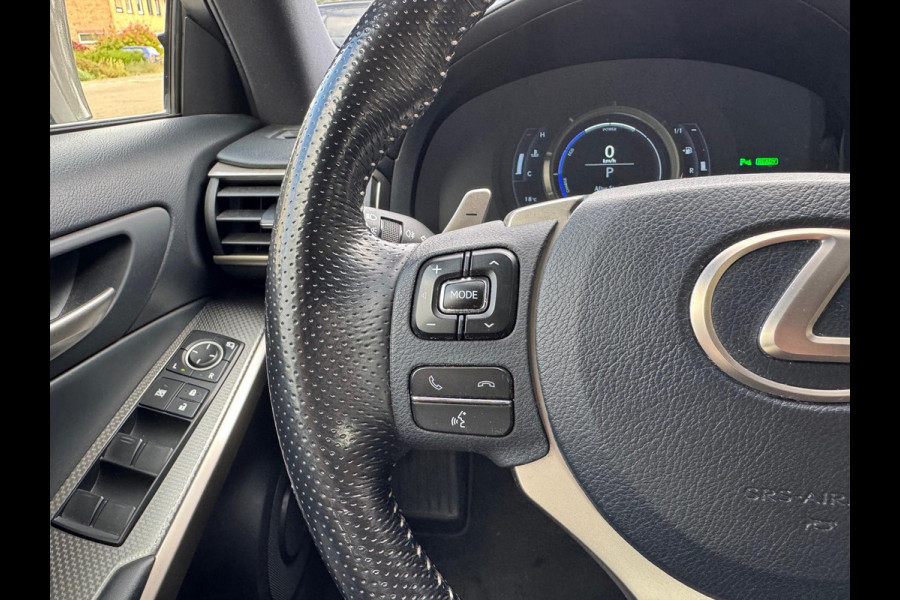 Lexus IS 300h F Sport Line | Schuifdak, Trekhaak, Premium Navigatie, Stoelverwarming, Half leer, Parkeersensoren, Adaptive cruise control