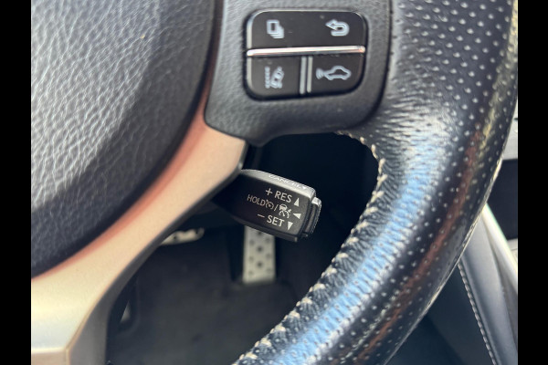 Lexus IS 300h F Sport Line | Schuifdak, Trekhaak, Premium Navigatie, Stoelverwarming, Half leer, Parkeersensoren, Adaptive cruise control