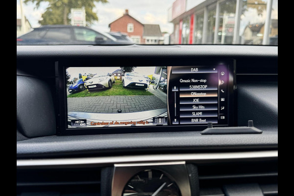 Lexus IS 300h F Sport Line | Schuifdak, Trekhaak, Premium Navigatie, Stoelverwarming, Half leer, Parkeersensoren, Adaptive cruise control