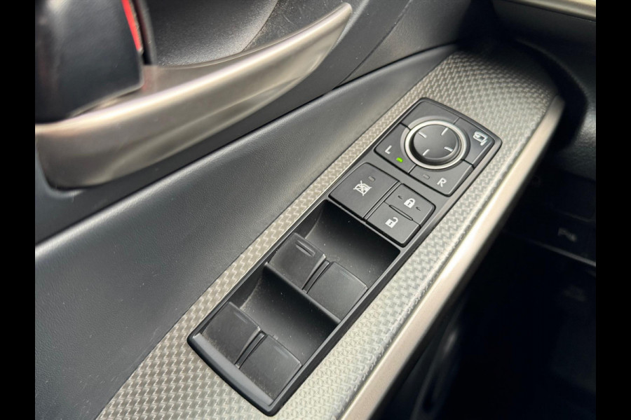 Lexus IS 300h F Sport Line | Schuifdak, Trekhaak, Premium Navigatie, Stoelverwarming, Half leer, Parkeersensoren, Adaptive cruise control