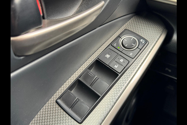 Lexus IS 300h F Sport Line | Schuifdak, Trekhaak, Premium Navigatie, Stoelverwarming, Half leer, Parkeersensoren, Adaptive cruise control