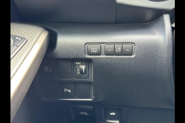 Lexus IS 300h F Sport Line | Schuifdak, Trekhaak, Premium Navigatie, Stoelverwarming, Half leer, Parkeersensoren, Adaptive cruise control