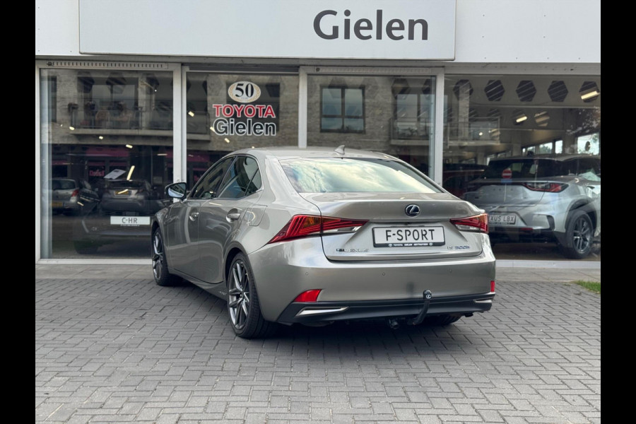 Lexus IS 300h F Sport Line | Schuifdak, Trekhaak, Premium Navigatie, Stoelverwarming, Half leer, Parkeersensoren, Adaptive cruise control