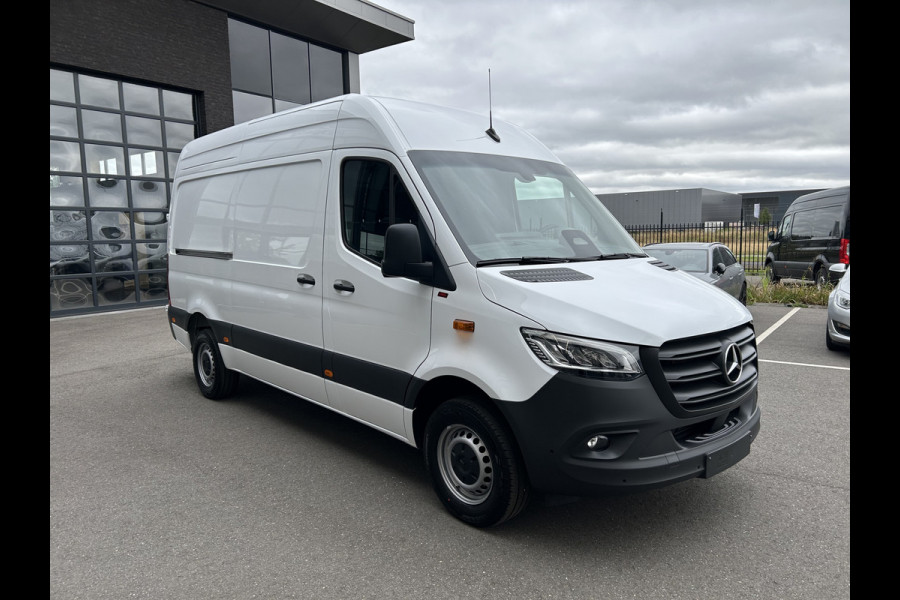 Mercedes-Benz Sprinter 317 CDI L2 H2 PRO Facelift / LED / MBUX / Navigatie / Camera / Parkeersensoren / Cruise control / Airco / 270 Graden achterdeure