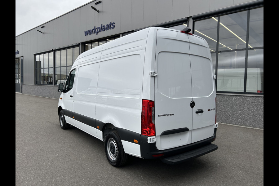 Mercedes-Benz Sprinter 317 CDI L2 H2 PRO Facelift / LED / MBUX / Navigatie / Camera / Parkeersensoren / Cruise control / Airco / 270 Graden achterdeure