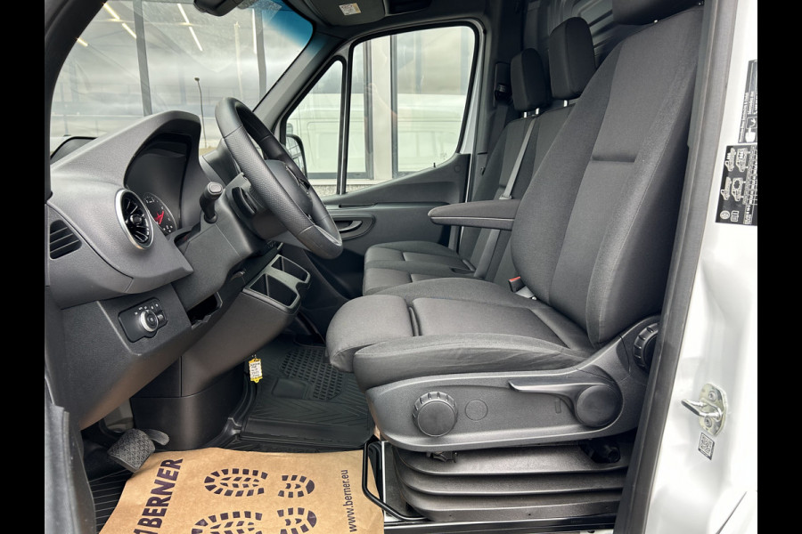 Mercedes-Benz Sprinter 317 CDI L2 H2 PRO Facelift / LED / MBUX / Navigatie / Camera / Parkeersensoren / Cruise control / Airco / 270 Graden achterdeure