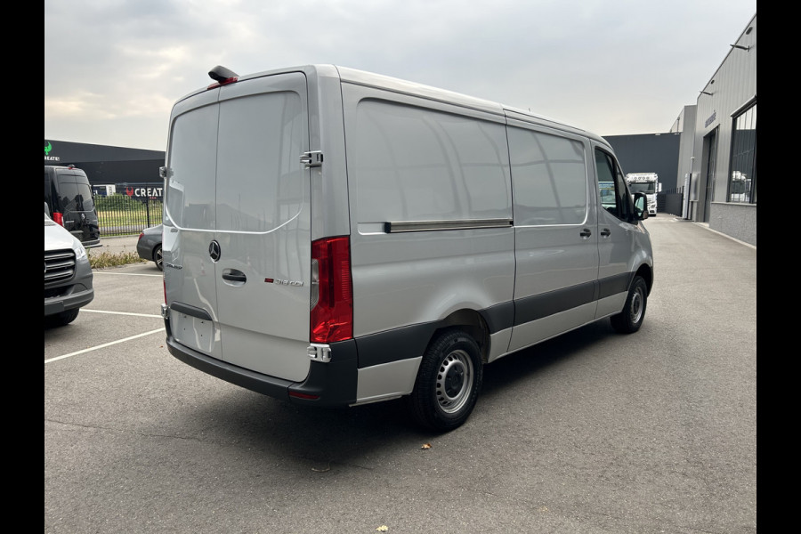 Mercedes-Benz Sprinter 315 CDI L2 H1 RWD / MBUX / Camera / Carplay navigatie / Airco / 270 Graden achterdeuren