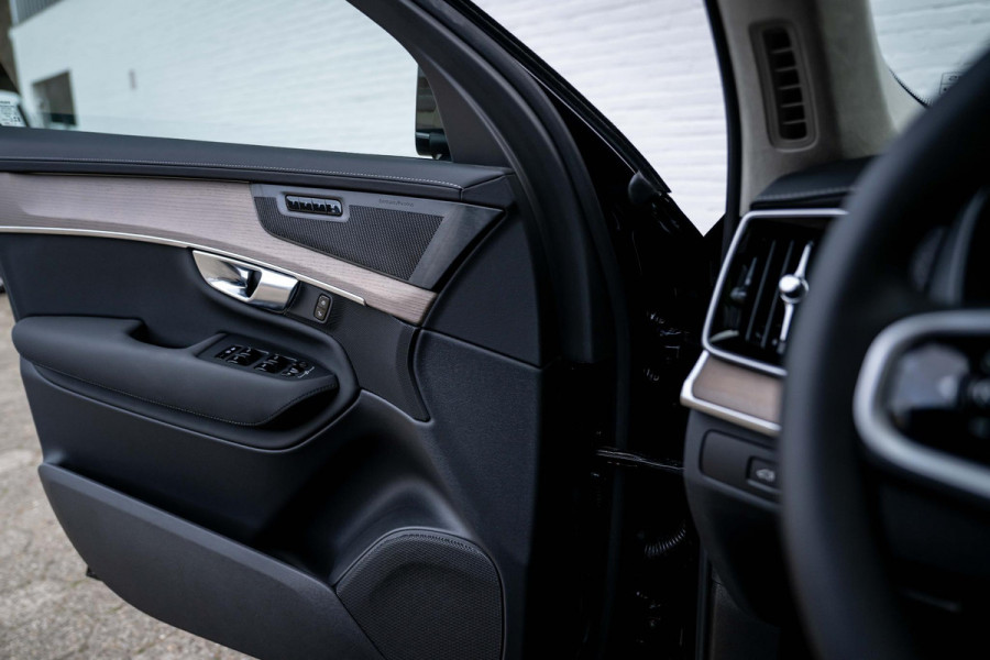 Volvo XC90 2.0 T8 Recharge AWD Ultra Bright Luchtvering Pano