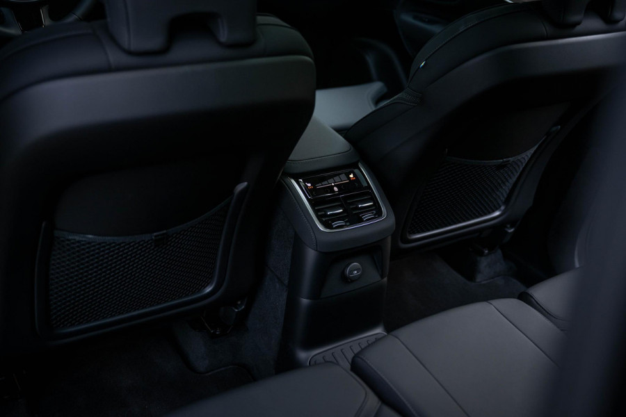 Volvo XC90 2.0 T8 Recharge AWD Ultra Bright Luchtvering Pano