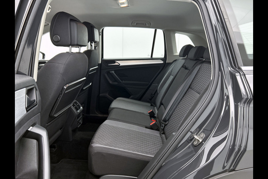 Volkswagen Tiguan 1.5 TSI ACT Highline Business R(Goed OnderH, Navi, Addapt Cruise, ParkeerS V+A, StoelV, Etc)