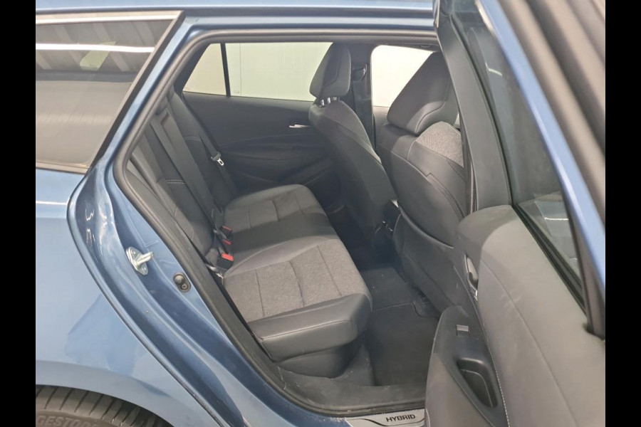 Toyota Corolla Touring Sports 1.8 Hybrid Business Plus Automaat Trekhaak Navigatie Apple Carplay/Android Auto Camera Parkeersensoren Adaptive Cruise Control Ledverlichting Stoelverwarming Climate Control Getinte ramen