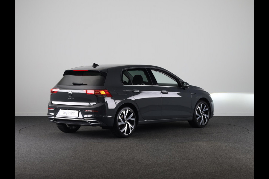 Volkswagen Golf 1.5 eTSI Style 150 PK DSG | Navigatie | 18"LM Velgen | Keyless entry |