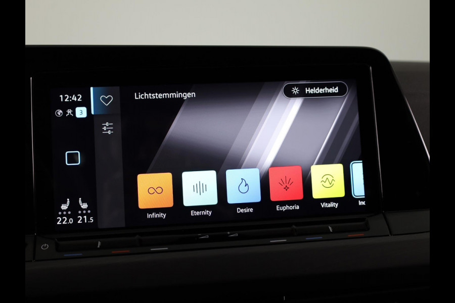 Volkswagen Golf 1.5 eTSI Style 150 PK DSG | Navigatie | 18"LM Velgen | Keyless entry |