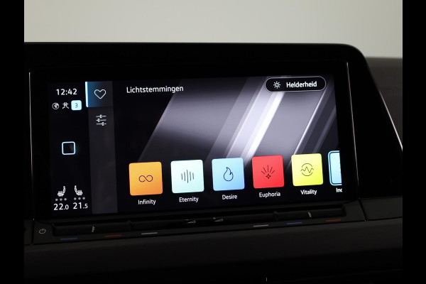Volkswagen Golf 1.5 eTSI Style 150 PK DSG | Navigatie | 18"LM Velgen | Keyless entry |