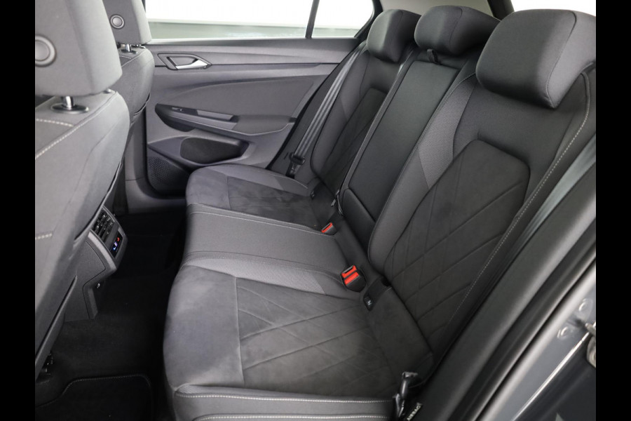 Volkswagen Golf 1.5 eTSI Style 150 PK DSG | Navigatie | 18"LM Velgen | Keyless entry |