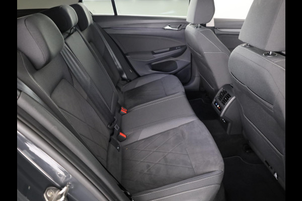 Volkswagen Golf 1.5 eTSI Style 150 PK DSG | Navigatie | 18"LM Velgen | Keyless entry |