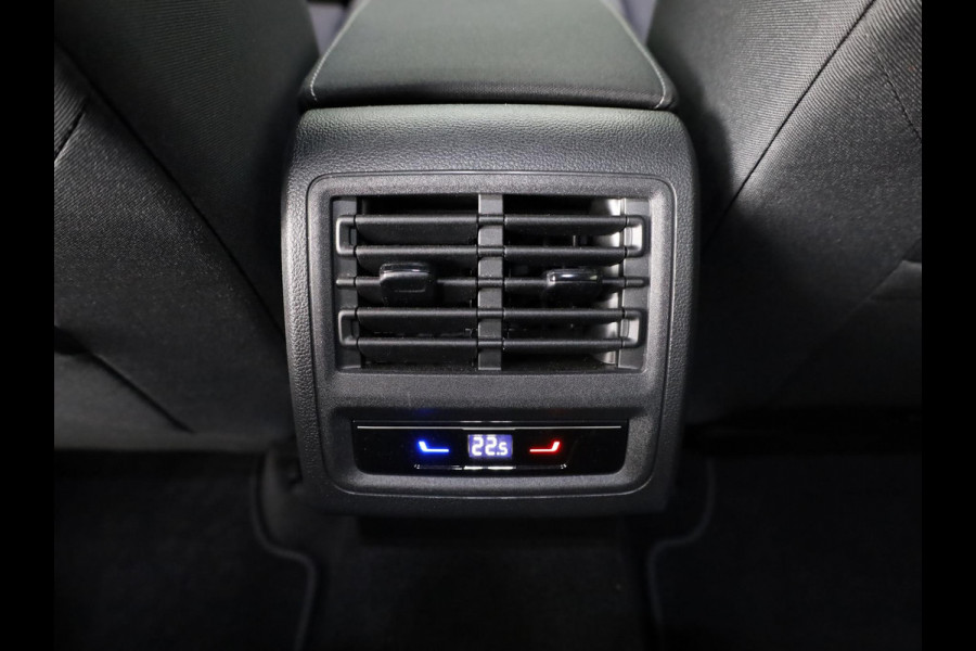 Volkswagen Golf 1.5 eTSI Style 150 PK DSG | Navigatie | 18"LM Velgen | Keyless entry |