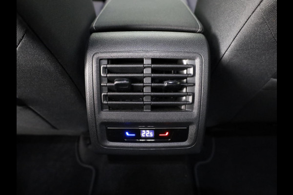 Volkswagen Golf 1.5 eTSI Style 150 PK DSG | Navigatie | 18"LM Velgen | Keyless entry |