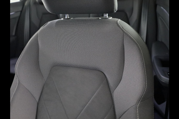 Volkswagen Golf 1.5 eTSI Style 150 PK DSG | Navigatie | 18"LM Velgen | Keyless entry |