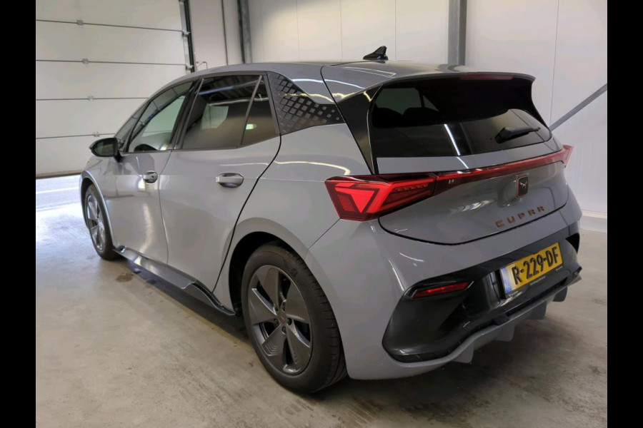 CUPRA Born Business 62 kWh Auto. Navigatie Apple Carplay/ Android Auto Camera Parkeersensoren Adaptive Cruise Control Stoel- en stuurverwarming Full Led Climate Control Lichtmetalen velgen