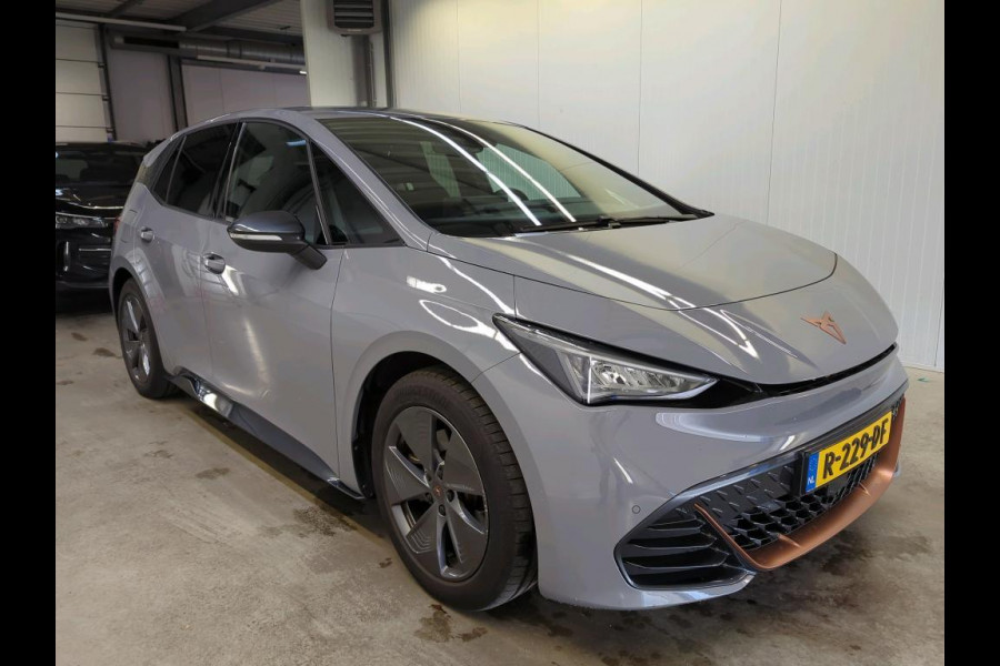 CUPRA Born Business 62 kWh Auto. Navigatie Apple Carplay/ Android Auto Camera Parkeersensoren Adaptive Cruise Control Stoel- en stuurverwarming Full Led Climate Control Lichtmetalen velgen