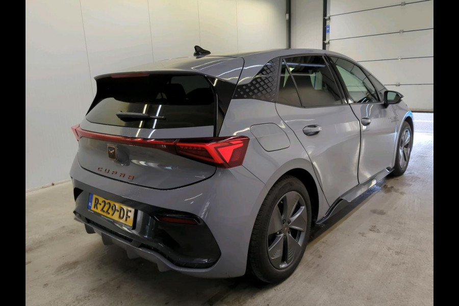 CUPRA Born Business 62 kWh Auto. Navigatie Apple Carplay/ Android Auto Camera Parkeersensoren Adaptive Cruise Control Stoel- en stuurverwarming Full Led Climate Control Lichtmetalen velgen