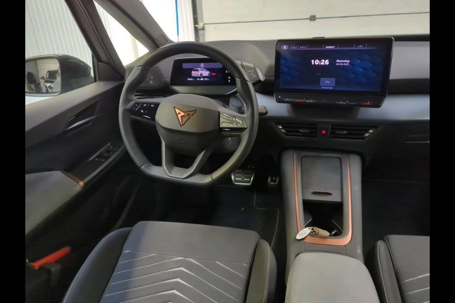 CUPRA Born Business 62 kWh Auto. Navigatie Apple Carplay/ Android Auto Camera Parkeersensoren Adaptive Cruise Control Stoel- en stuurverwarming Full Led Climate Control Lichtmetalen velgen