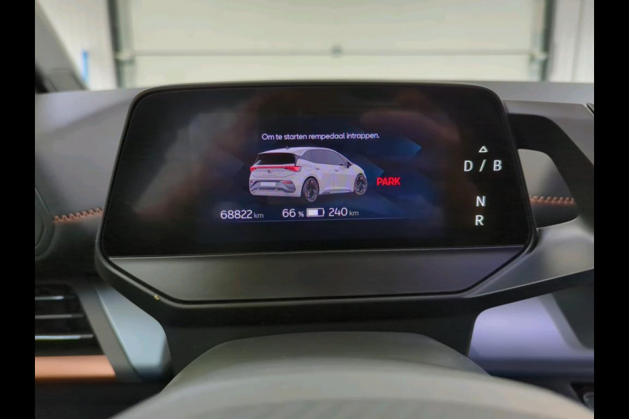 CUPRA Born Business 62 kWh Auto. Navigatie Apple Carplay/ Android Auto Camera Parkeersensoren Adaptive Cruise Control Stoel- en stuurverwarming Full Led Climate Control Lichtmetalen velgen