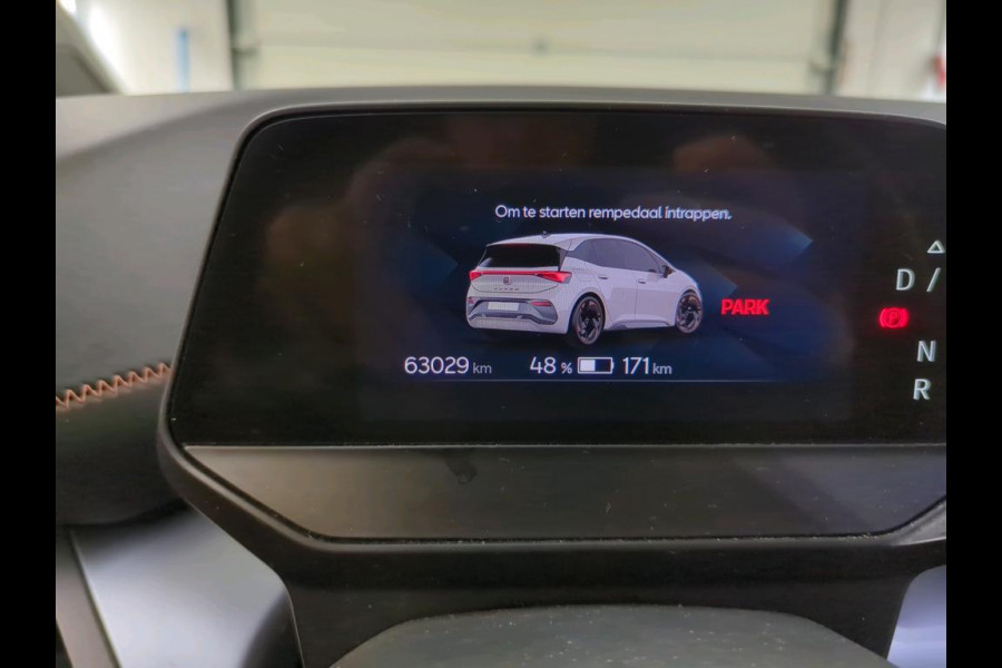 CUPRA Born Business 62 kWh Auto. Navigatie Apple Carplay/ Android Auto Camera Parkeersensoren Adaptive Cruise Control Stoel- en stuurverwarming Full Led Climate Control Lichtmetalen velgen