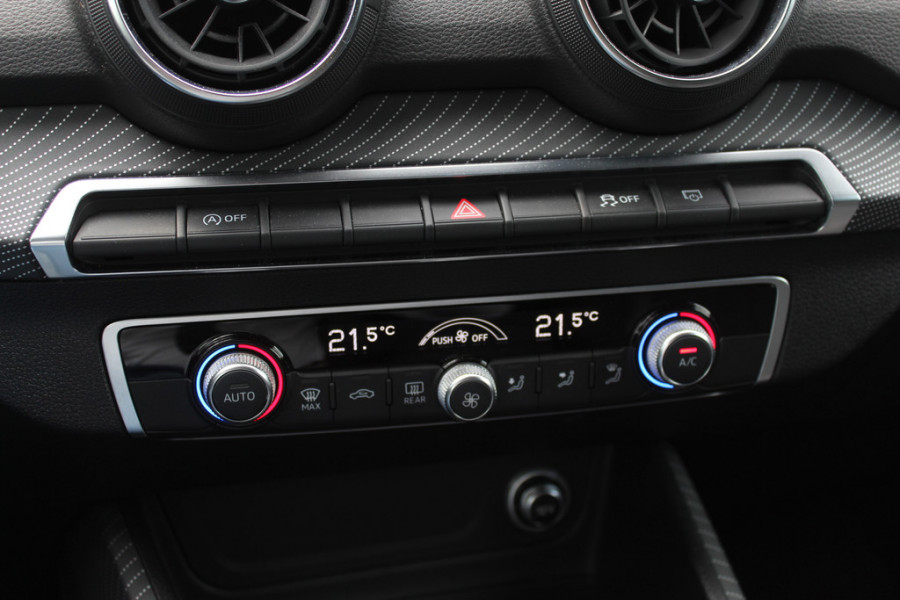 Audi Q2 30 TFSI Sport 3x S-line / Trekhaak / Navigatie / Parkeerhulp achter / 17'' / Getint glas / Cruise Control