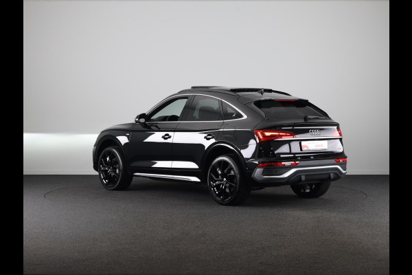Audi Q5 Sportback 50 TFSI e S edition Competition 299 pk S-tronic | Verlengde garantie | Navigatie via App | Panoramadak | Trekhaak | Parkeersensoren (Park assist) | Rondomzicht camera |