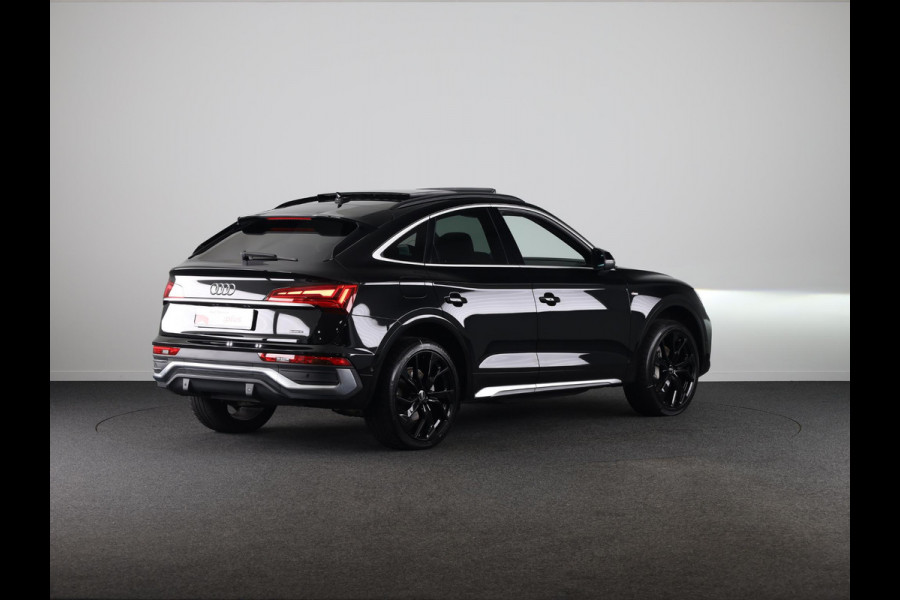 Audi Q5 Sportback 50 TFSI e S edition Competition 299 pk S-tronic | Verlengde garantie | Navigatie via App | Panoramadak | Trekhaak | Parkeersensoren (Park assist) | Rondomzicht camera |