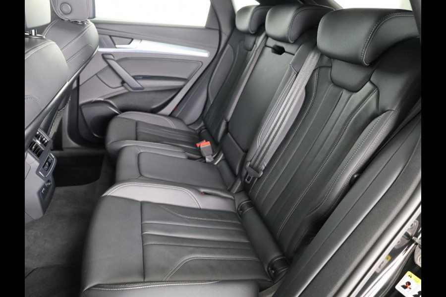 Audi Q5 Sportback 50 TFSI e S edition Competition 299 pk S-tronic | Verlengde garantie | Navigatie via App | Panoramadak | Trekhaak | Parkeersensoren (Park assist) | Rondomzicht camera |