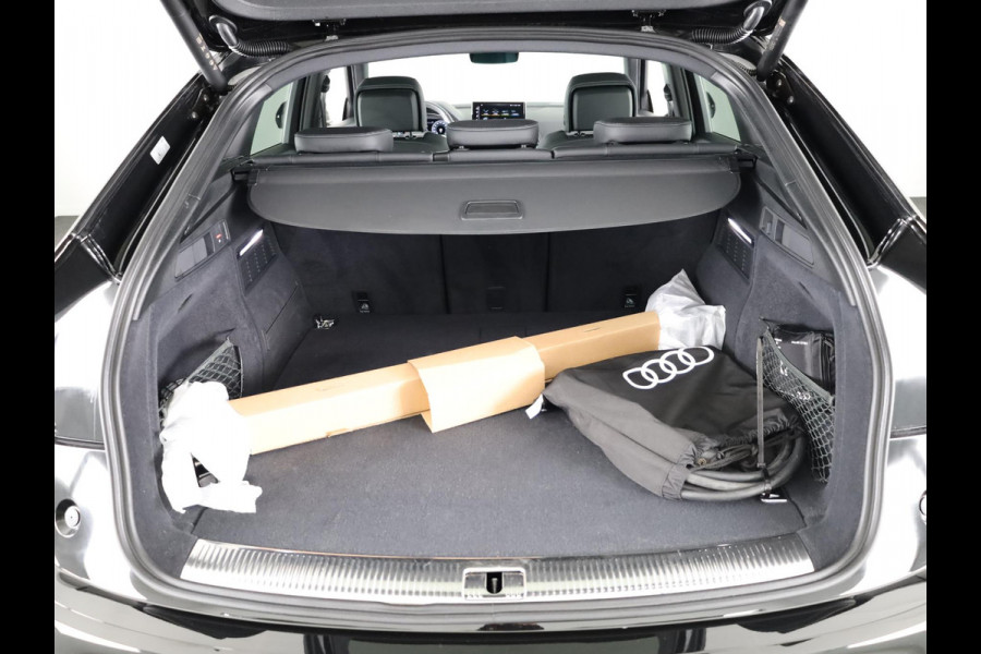 Audi Q5 Sportback 50 TFSI e S edition Competition 299 pk S-tronic | Verlengde garantie | Navigatie via App | Panoramadak | Trekhaak | Parkeersensoren (Park assist) | Rondomzicht camera |